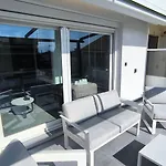 Absolute Suites, Sky View Smart