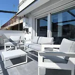 Lägenhet Absolute Suites, Sky View Smart Larissa
