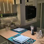Absolute Suites, Sky View Smart شقة *