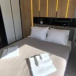 Absolute Suites, Sky View Smart * Larissa