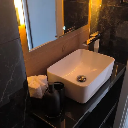 Absolute Suites, Sky View Smart لاريسا