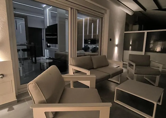 Absolute Suites, Sky View Smart