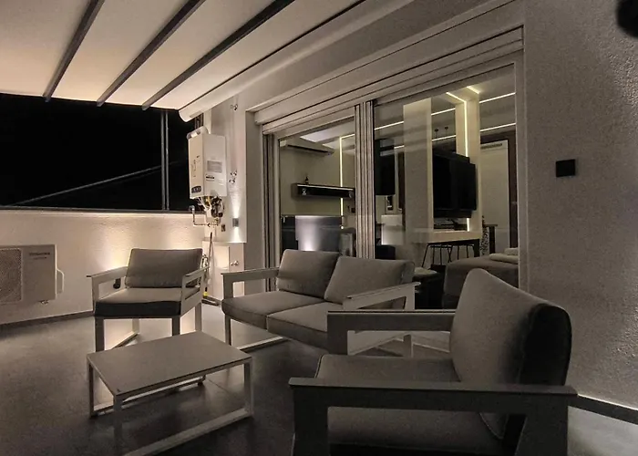 Absolute Suites, Sky View Smart Larissa